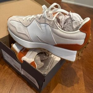 NWT New Balance 327s in Sea Salt